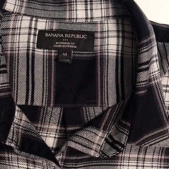 Banana republic woman  M plaid button down shirt boyfriend fit.light and soft - Picture 2 of 5